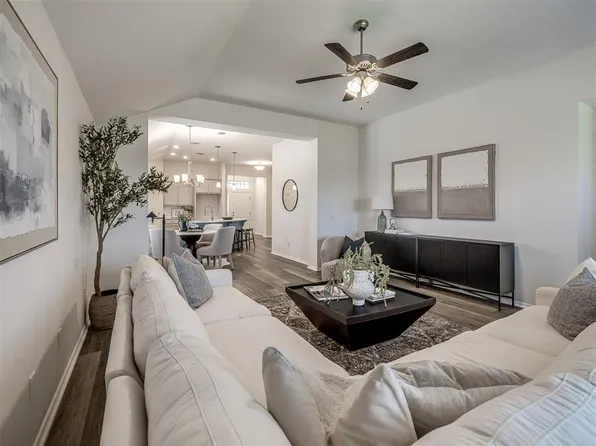 18640 Vivo Dr, Edmond, OK 73012