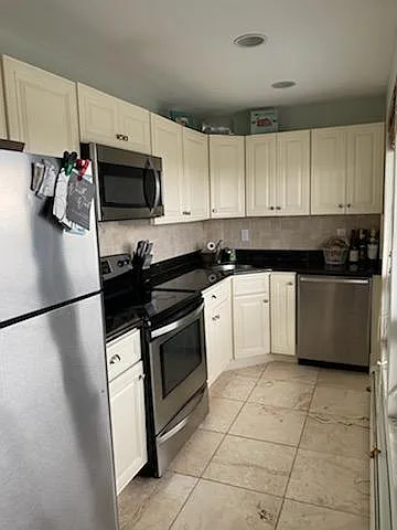 580 Ocean Ave #1A — Photo 4