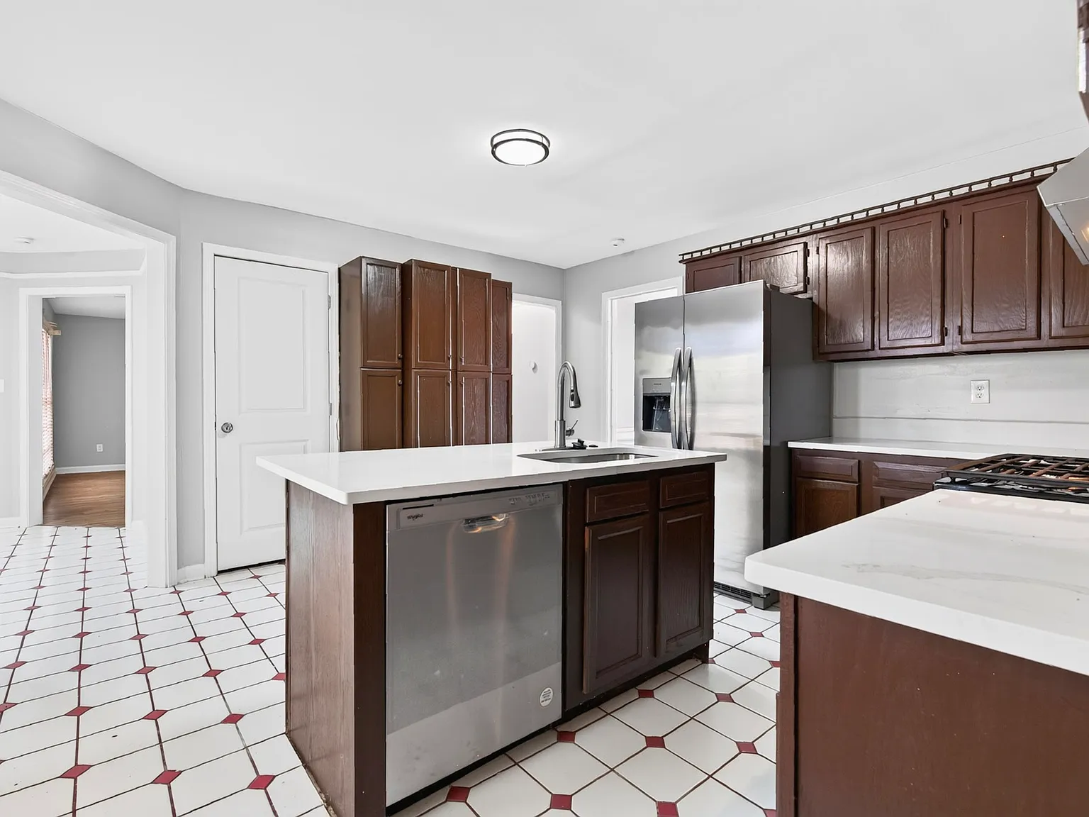 3 bed, 2.5 bath, 2152 sqft, $2,400 — Photo 2