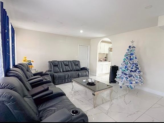 4th image of 504 Leeland Heights Blvd W