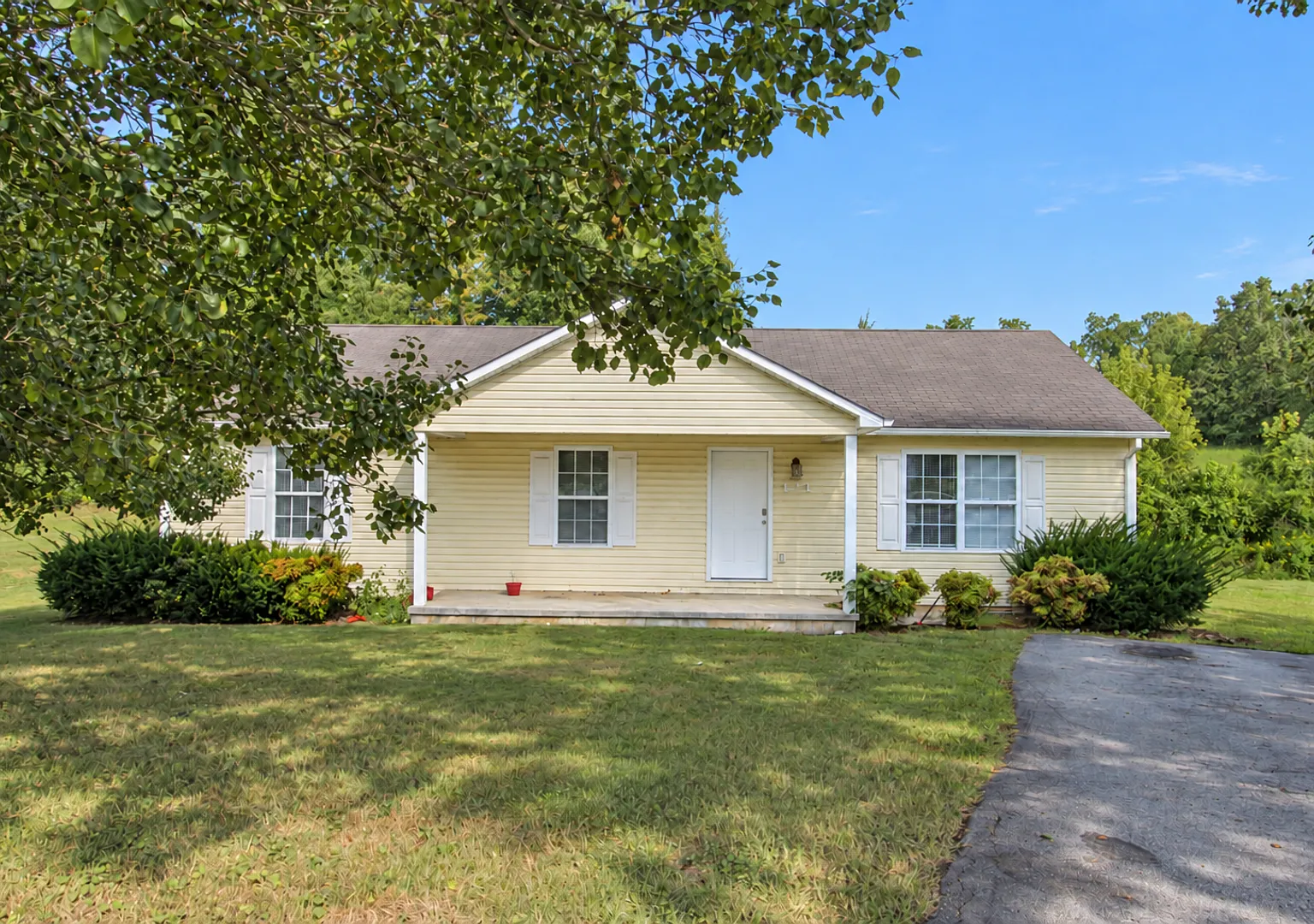 3-Bedroom Home Near Tennessee Tech with Covered Porch and Deck — Photo 1