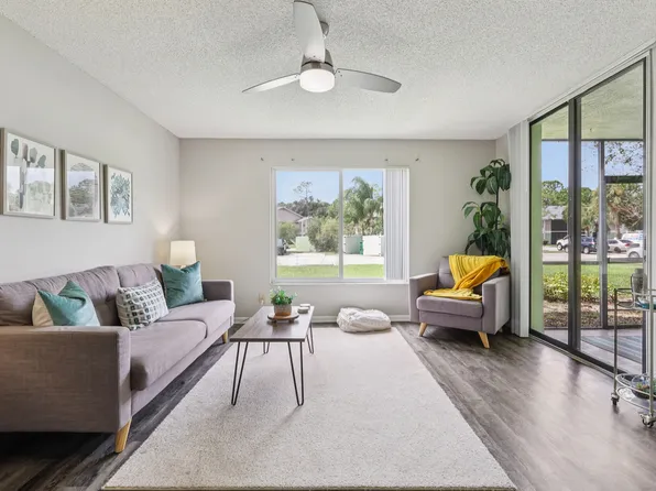 Lakeside Glen Apartments