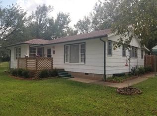 1405 Country Club Rd, Winfield, KS 67156