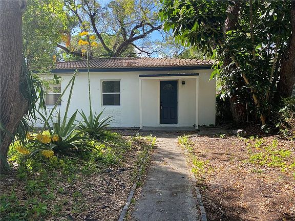 3rd image of 820 SW 16th Court