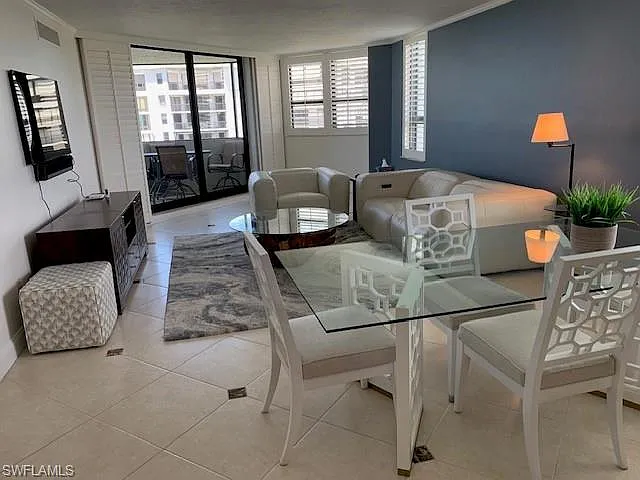 3 bed, 3.0 bath, 2550 sqft, $17,000 — Photo 3