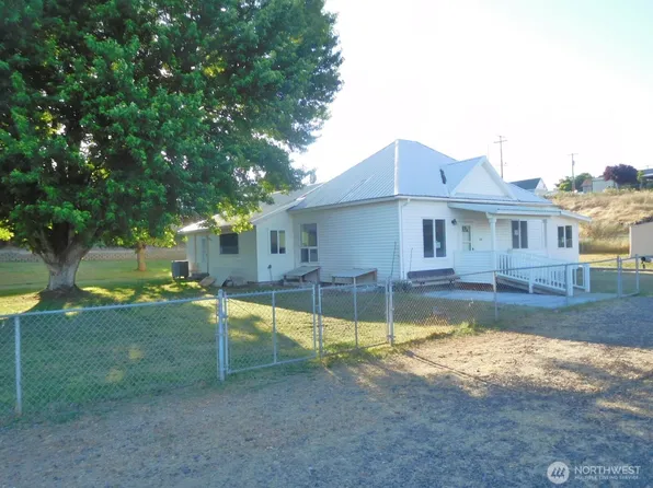 135 N 3rd Avenue, Connell, WA 99326