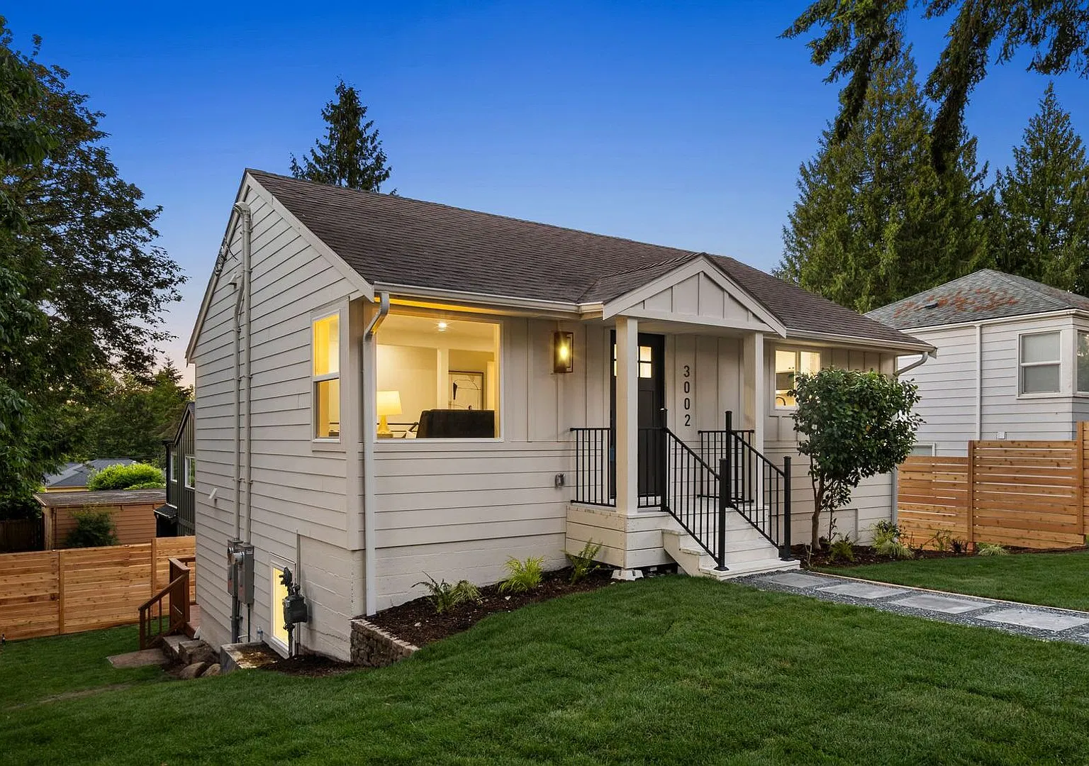 Beautifully Renovated 4-Bedroom Home in Desirable Maple Leaf! — Photo 4