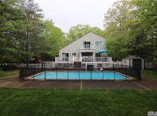 18 Scrub Oak Rd, Quogue, NY 11959