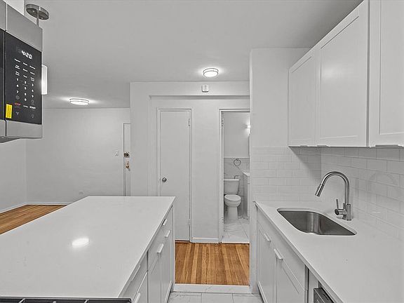 4th image of 5425 Valles Ave APT 2M