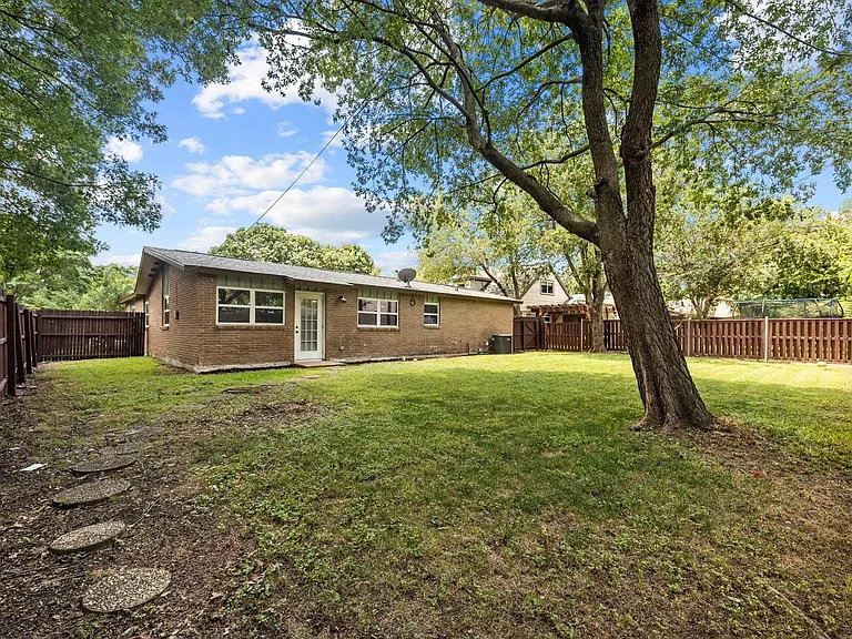 806 Greenhaven Dr — Photo 7
