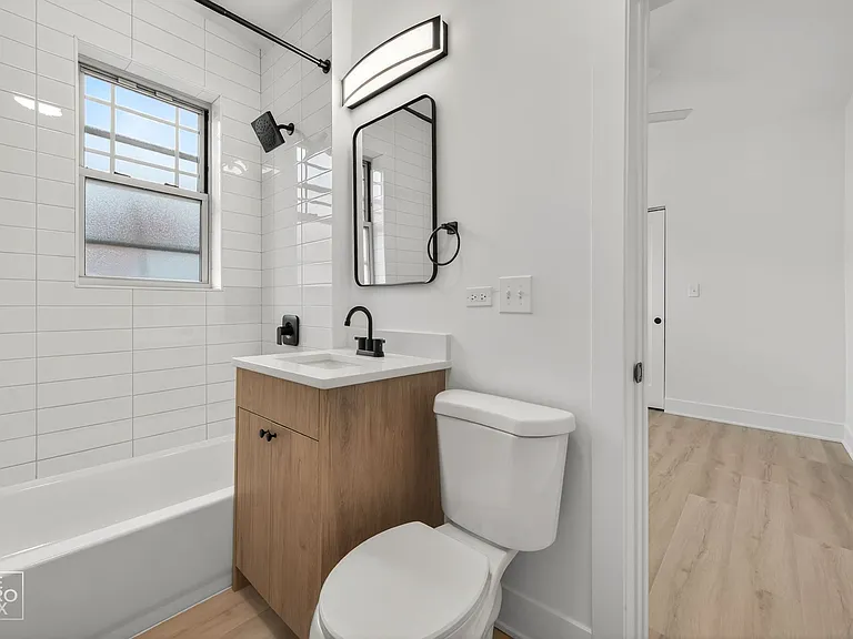 2139 W Lunt — Photo 13