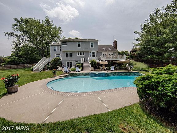 3rd image of 212 King Johns Ct
