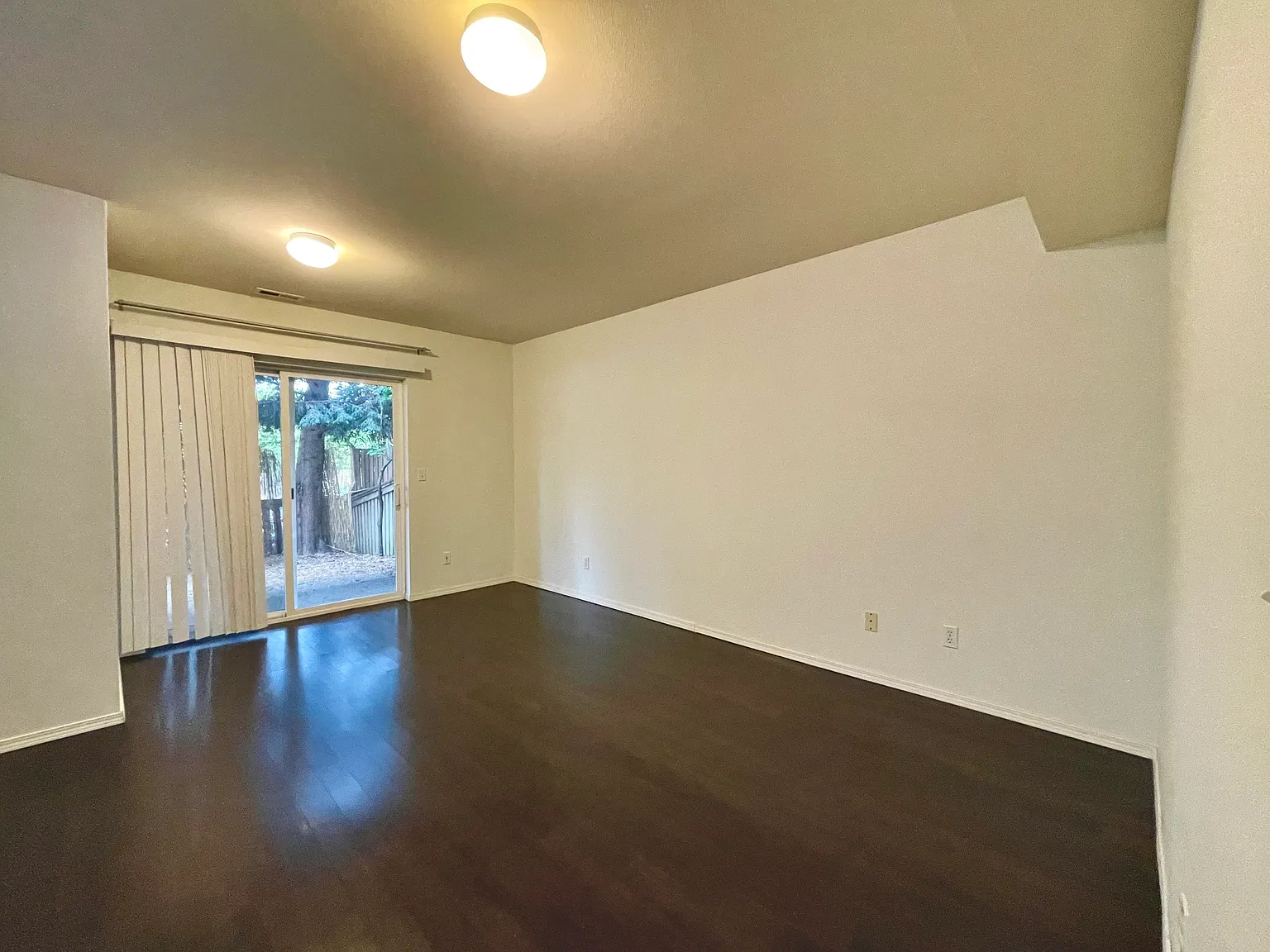 3 bed, 1557 sqft, $3,200 — Photo 3