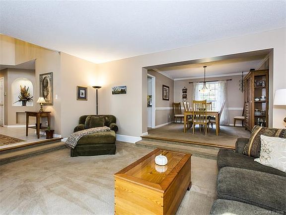 4th image of 9511 Edwards Pl