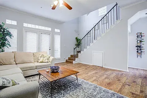 4040 Avondale Ave #301 — Photo 2