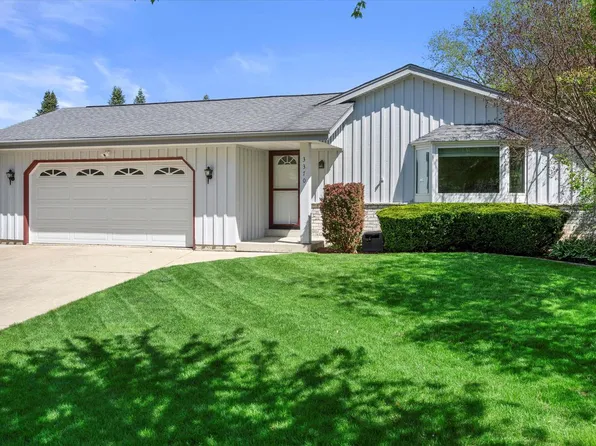 3370 East Woodview AVENUE, Oak Creek, WI 53154