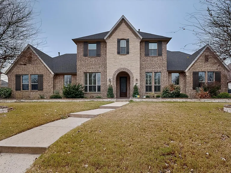 1107 Devonshire Dr S — Photo 1