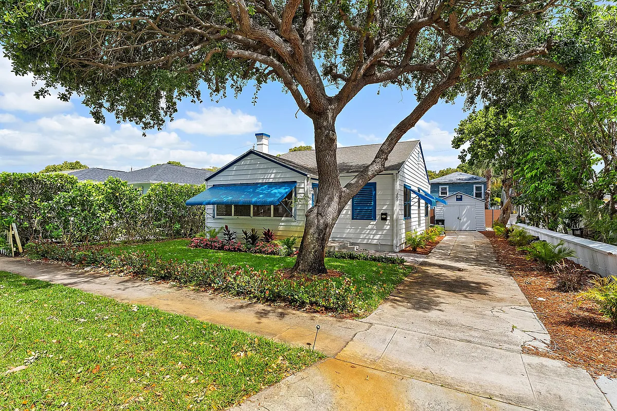 Front yard and driveway - 509 45th St