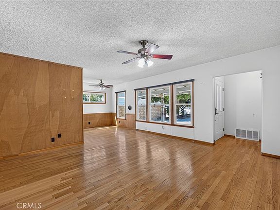 5th image of 7238 Balcom Ave
