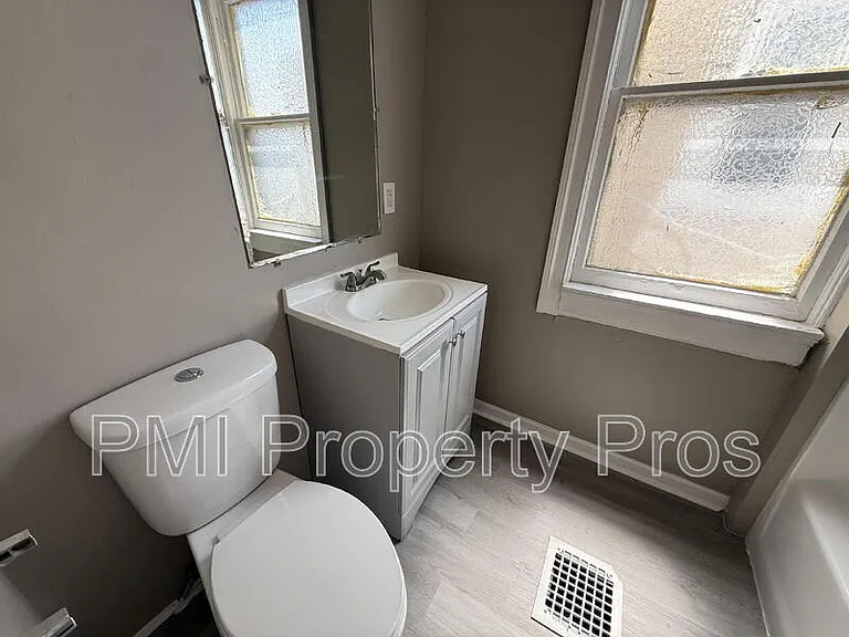 1943 N 38th St — Photo 19