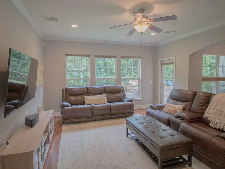 4 Gresham Ln — Photo 18