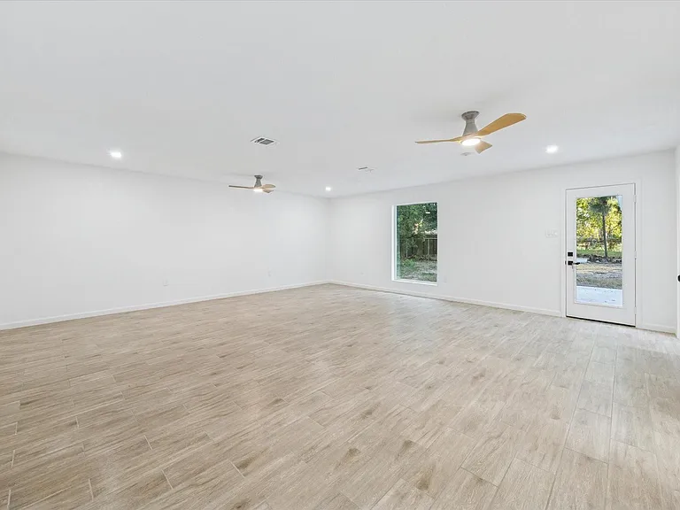 5411 Logston Ln — Photo 24
