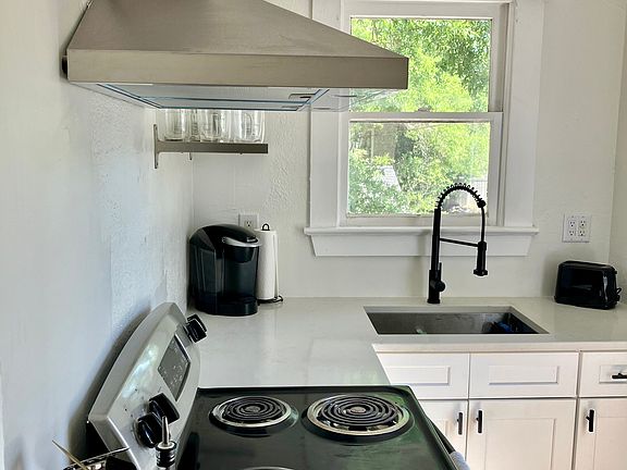 3rd image of 905 Jones St #B