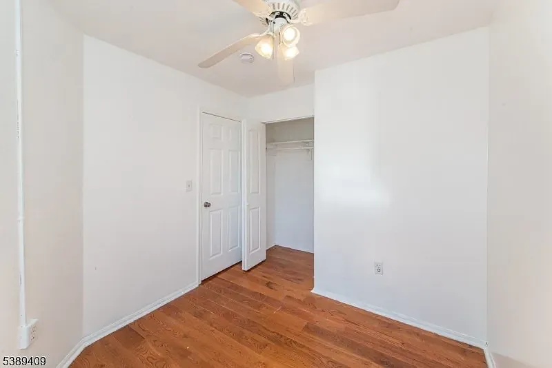 2 bed, 836 sqft, $3,000 — Photo 3