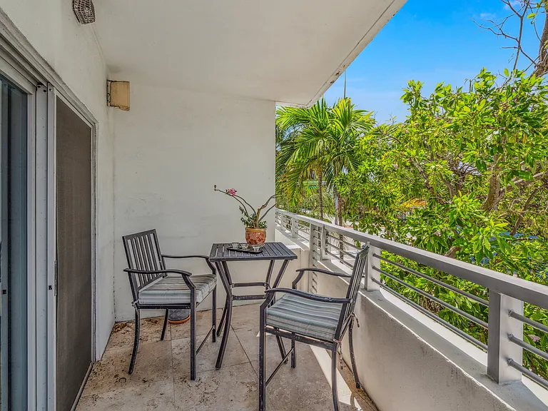7700 Collins Ave #3 — Photo 21