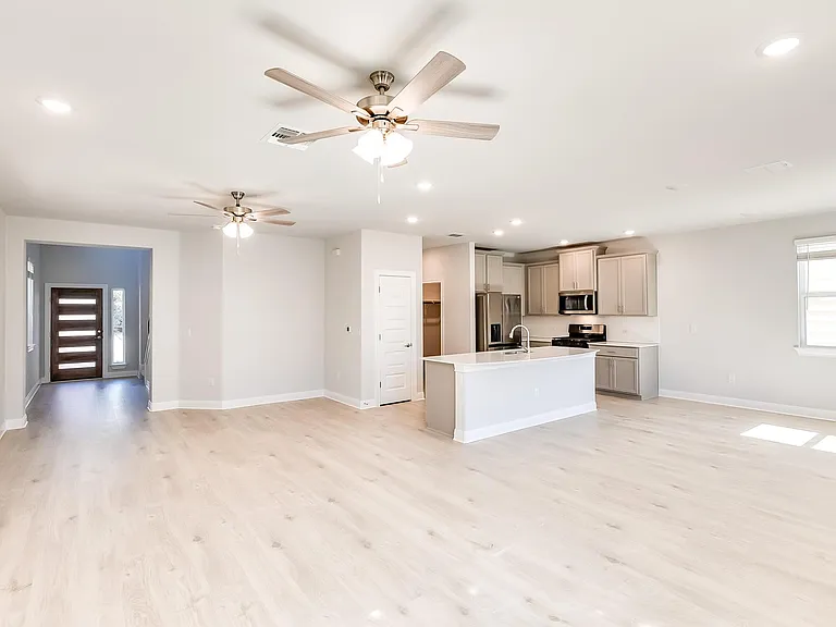 1005 Legend Milton Ln — Photo 8