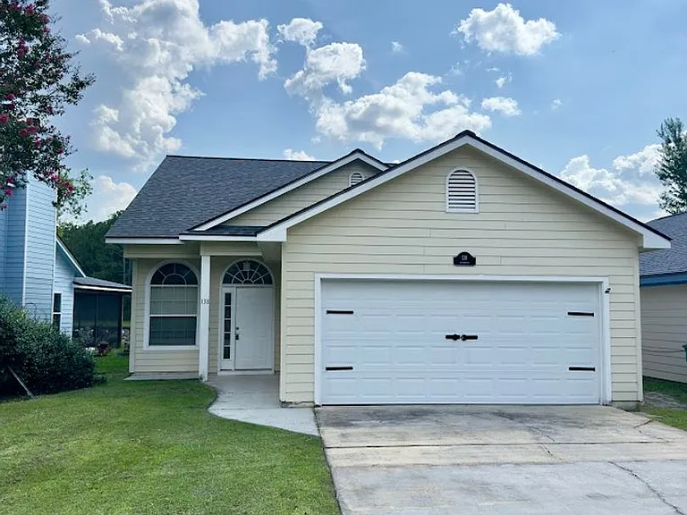 138 Hamilton Dr — Photo 1