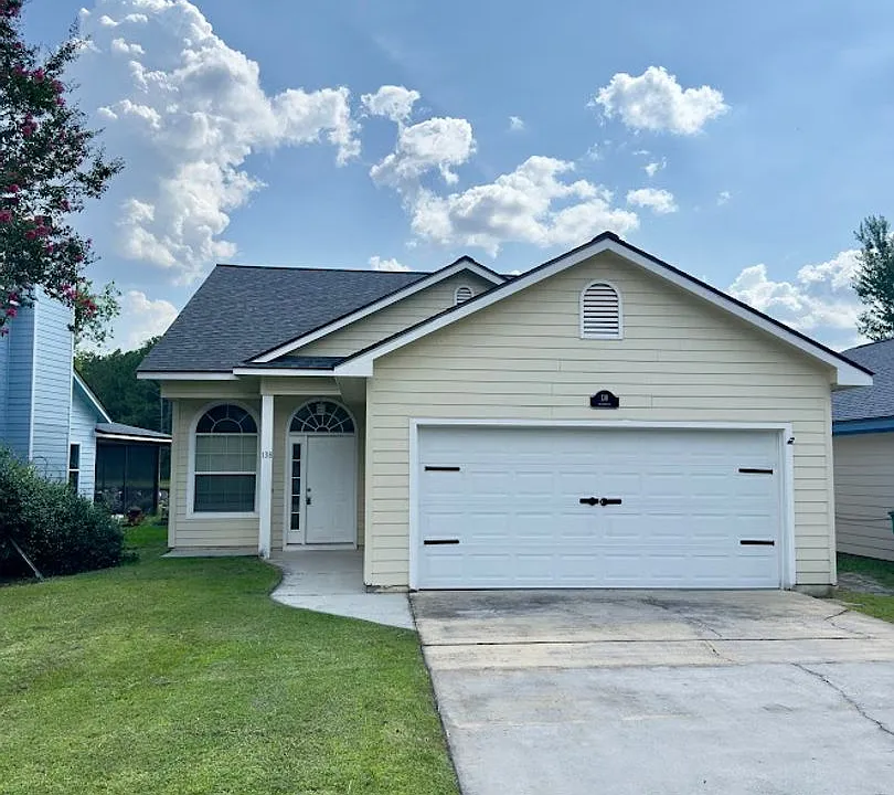 138 Hamilton Dr