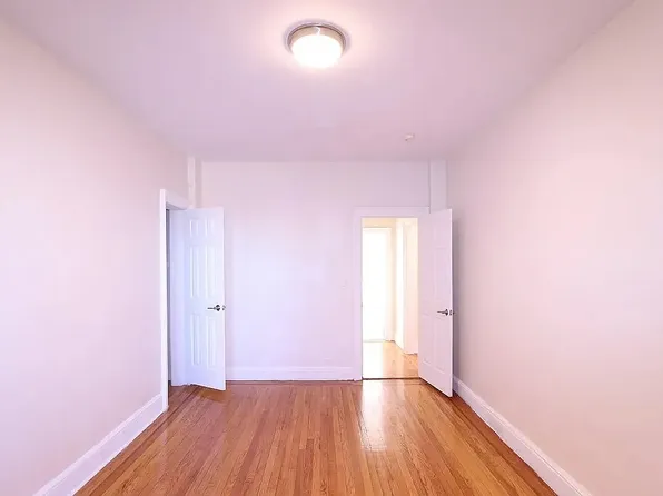 15110 35th Ave APT 2G, Flushing, NY 11354