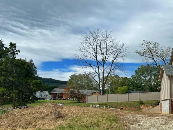 1 Medallion Ct, Daleville, VA 24083