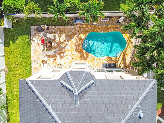 3rd image of 5382 SW 158th Avenue