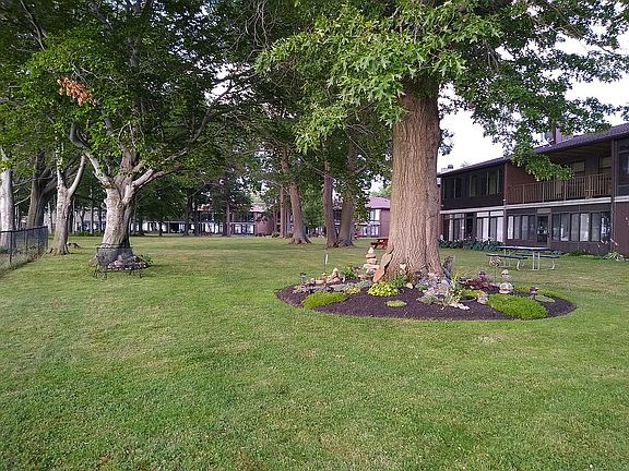 4th image of 707 Edgewater Dr