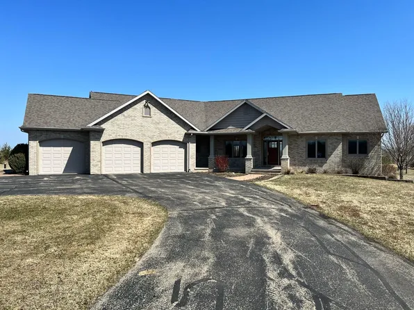7794 Country Club Rd, Oshkosh, WI 54902
