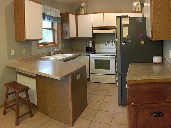 4th image of 971 Eastman Ln