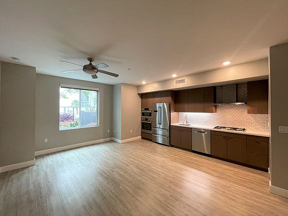 2nd image of 605 W Date St #613