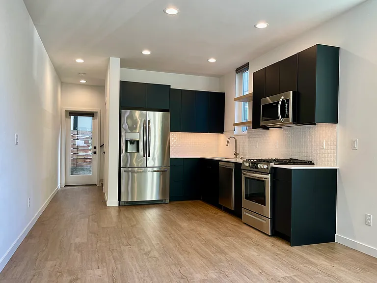 3307 Wetmore Ave S #A — Photo 4