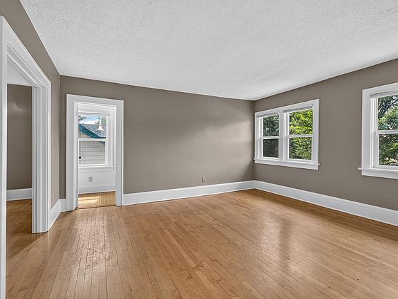 4th image of 3313 37th Ave S