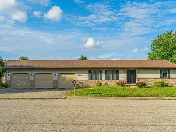704 21st St, Lincoln, IL 62656