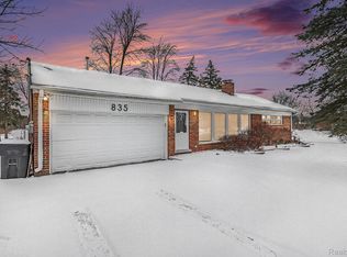 835 E Square Lake Rd, Troy, MI 48085