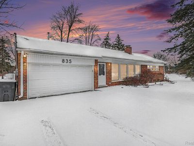 835 E Square Lake Rd, Troy, MI, 48085