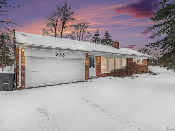 835 E Square Lake Rd, Troy, MI 48085