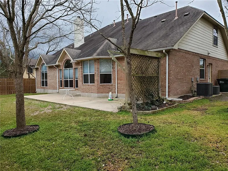 4310 Reynosa Dr — Photo 22