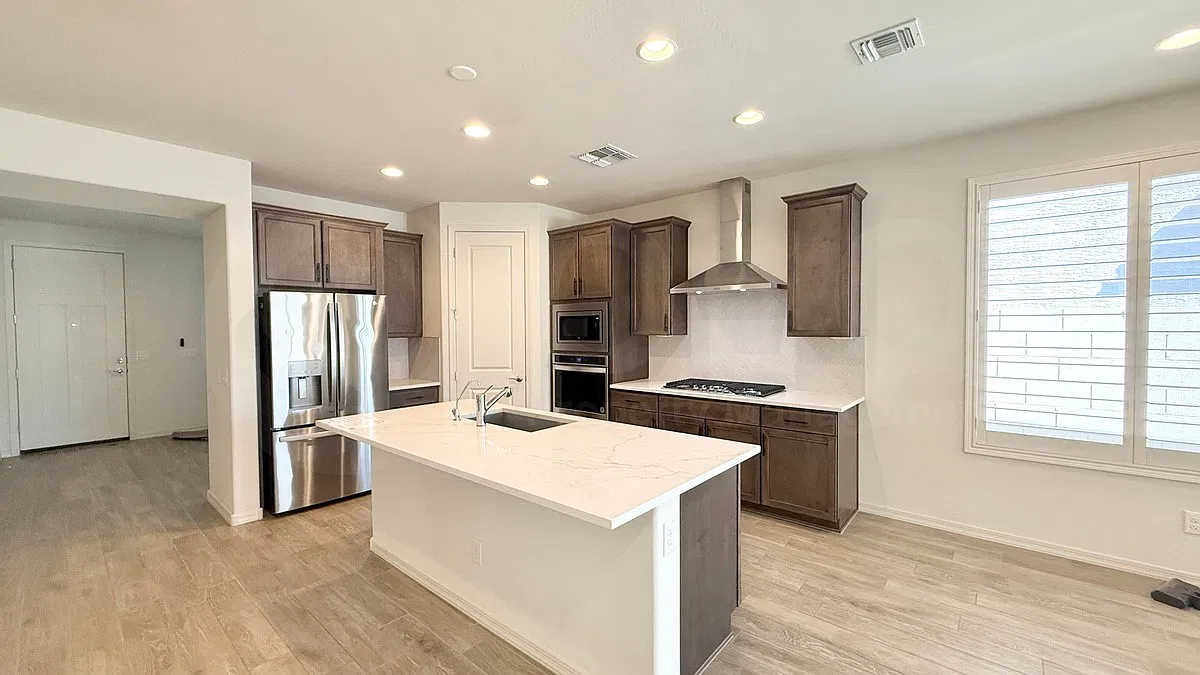 3 bed, 2.0 bath, 1798 sqft, $2,100 — Photo 4