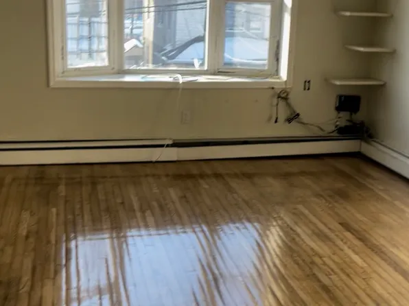 (undisclosed Address), Far Rockaway, NY 11691