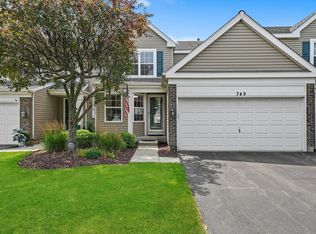 749 Savannah Ln, Crystal Lake, IL 60014