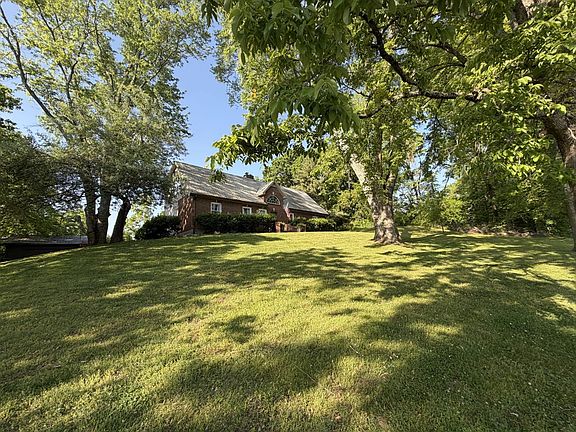 2nd image of 9675 Clovercroft Rd